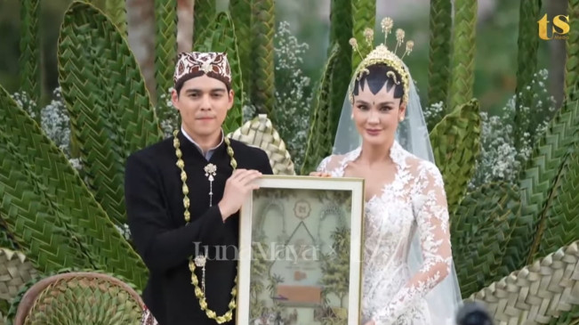 Luna Maya menikah dengan Maxime Bouttier di Bali, 7 Mei 2025. [YouTube]